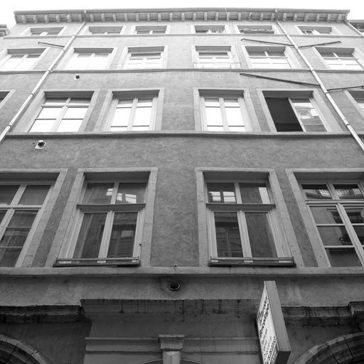 Façade sur rue, vue générale des niveaux 2 à 5.