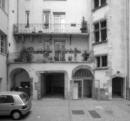 Cour d'entrée I, élévation des trois premiers niveaux du bâtiment 2.