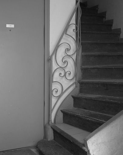 Bâtiment 5, escalier, palier du rez-de-chaussée.