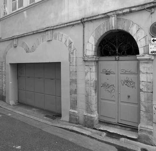 Façade, rez-de-chaussée.