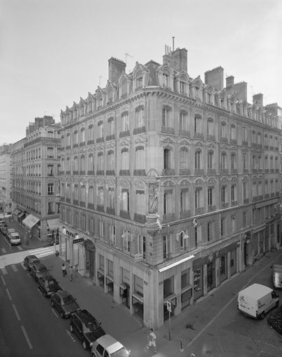 Vue générale à l'angle des rue du Président-Edouard-Herriot (à gauche) et Saint-Nizier.