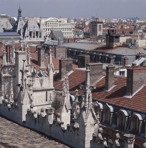 Toit du vaisseau central de la nef, détail du garde-corps côté sud.