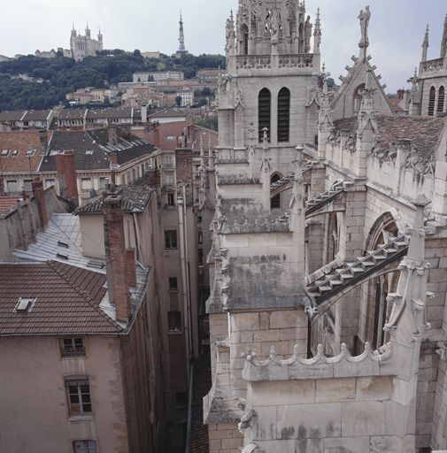 Elévation sud de la nef, vue des arcs-boutants.