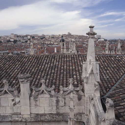 Elévation sud de la nef, garde-corps de couronnement, détail de l'angle avec le transept.