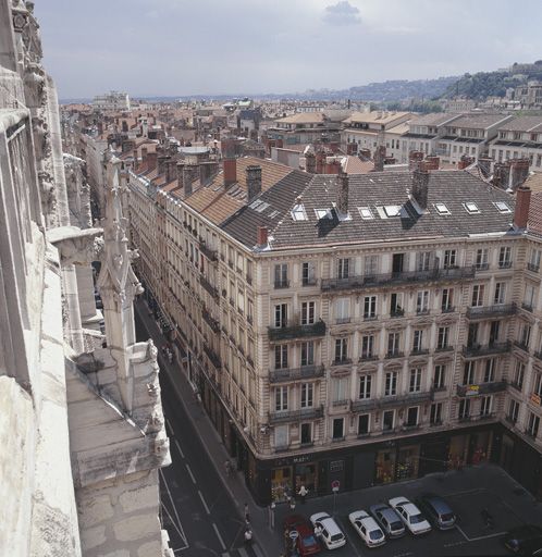 Vue générale depuis la tour nord de la collégiale Saint-Nizier.