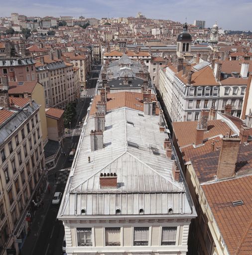 Vue générale des rues Paul-Chenavard et Pléney depuis la tour nord de la collégiale Saint-Nizier.