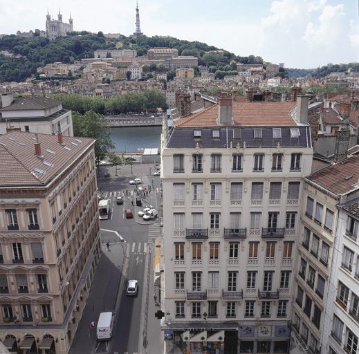 Vue générale depuis la tour nord de la collégiale Saint-Nizier.