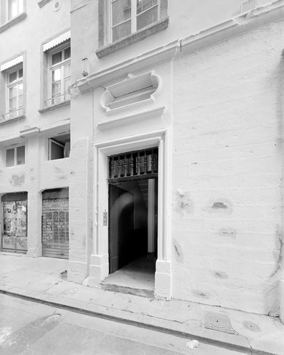 Façade rue Longue, porte.