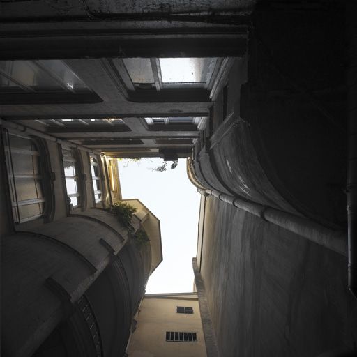 Vue générale des élévations sur cour.