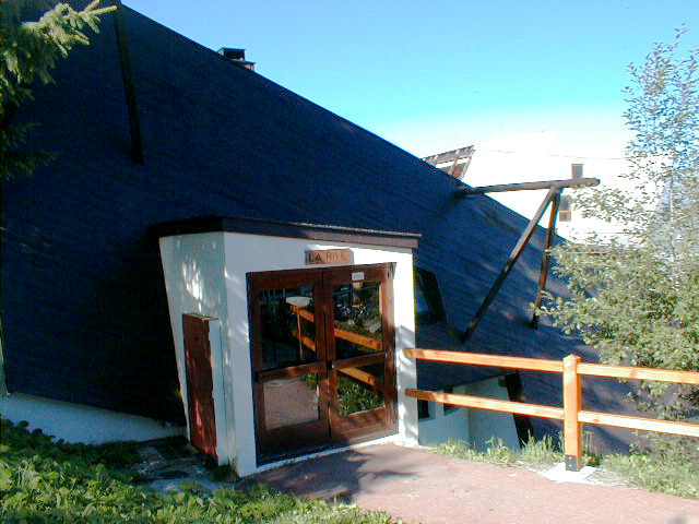 Façade nord : une entrée.