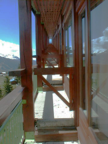 La rampe du dernier niveau de logements.