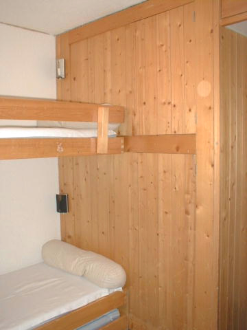 Intérieur d'un appartement : le coin nuit.