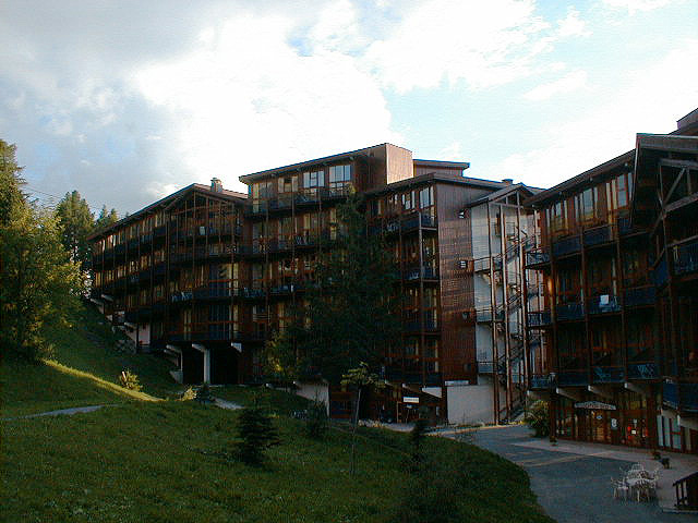 Les Aiguilles Grives II et III, façade sud-est (amont).