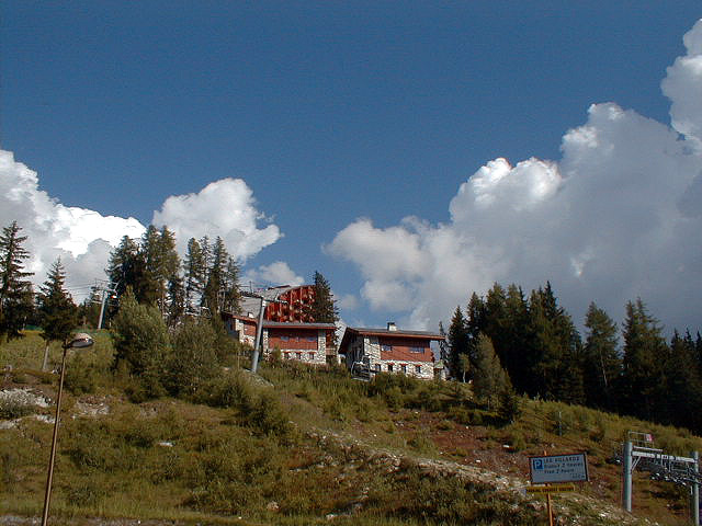 Vue d'ensemble depuis le sud-ouest.
