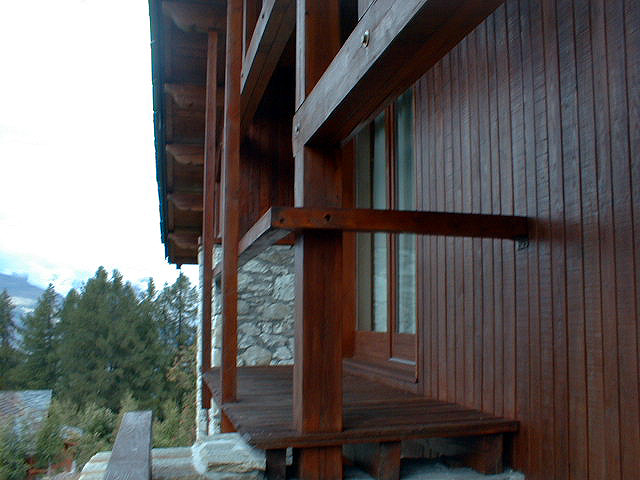 Détail d'une terrasse et du garde-corps.