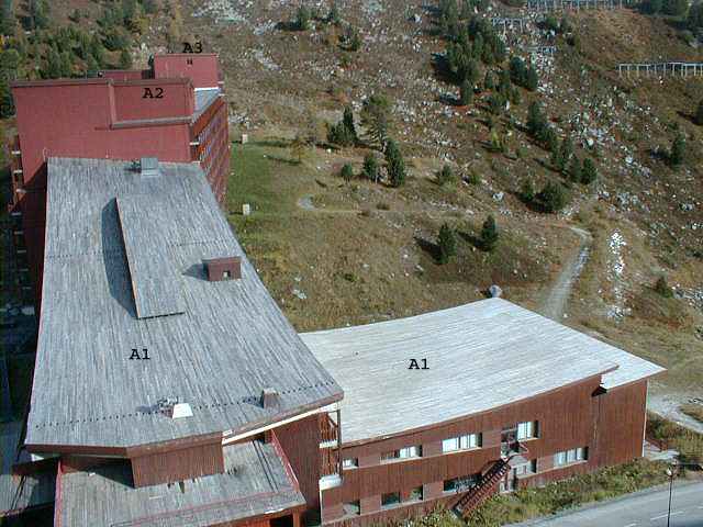 Vue d'ensemble des toitures depuis l'ouest.