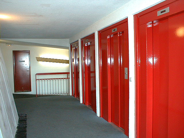 Hall et ascenseurs.