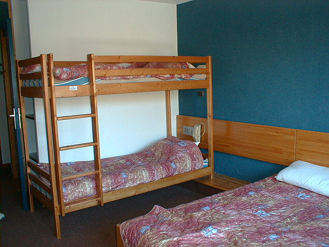 Une chambre, détail d'aménagement.