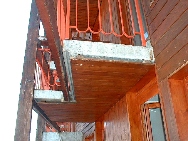 Façade ouest : les terrasses, détail de construction.