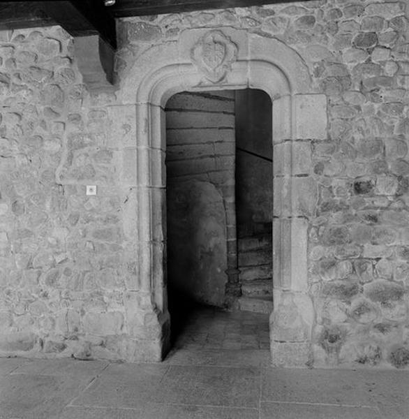 Détail de la porte de l'escalier en vis de l'aile nord.