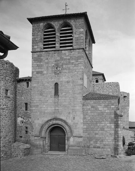 Vue d'ensemble de la façade occidentale.