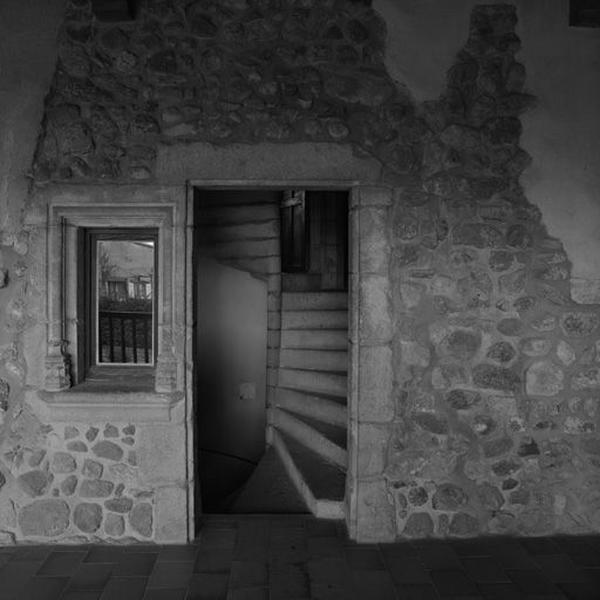 Détail de la porte de l'escalier en vis donnant au 1er étage de la galerie de l'aile ouest.