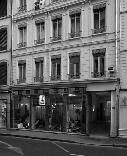 Entrée par l'immeuble du 20 cours Vitton