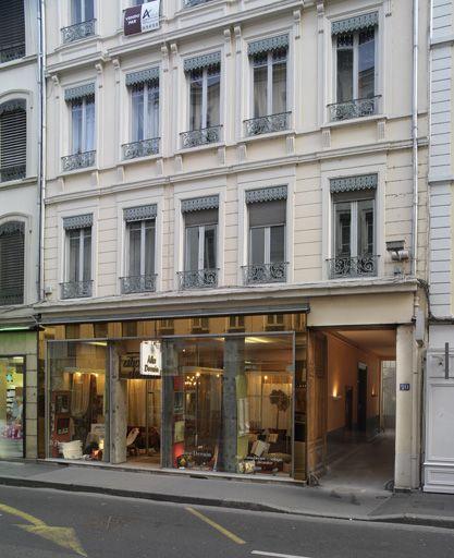 Entrée par l'immeuble du 20 cours Vitton