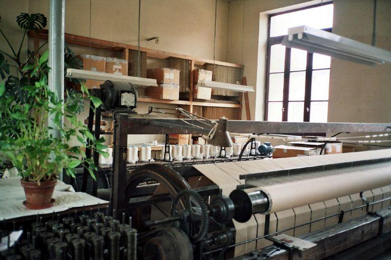 Atelier premier étage : stockage bobines et cartons