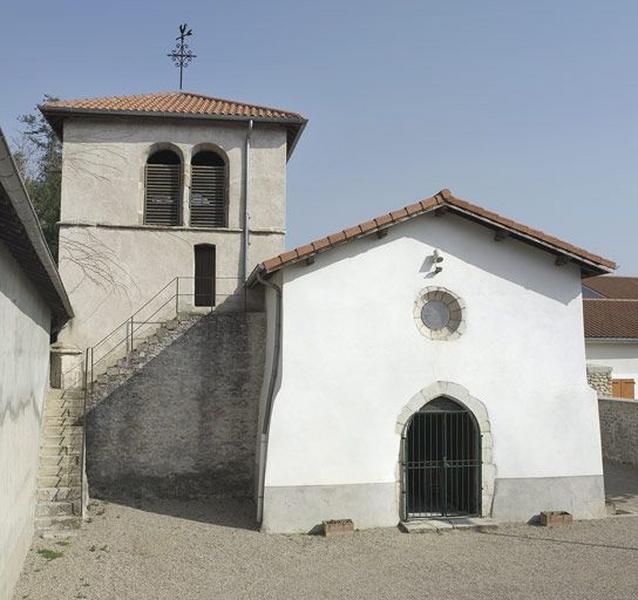 Vue générale de l'église, de face.