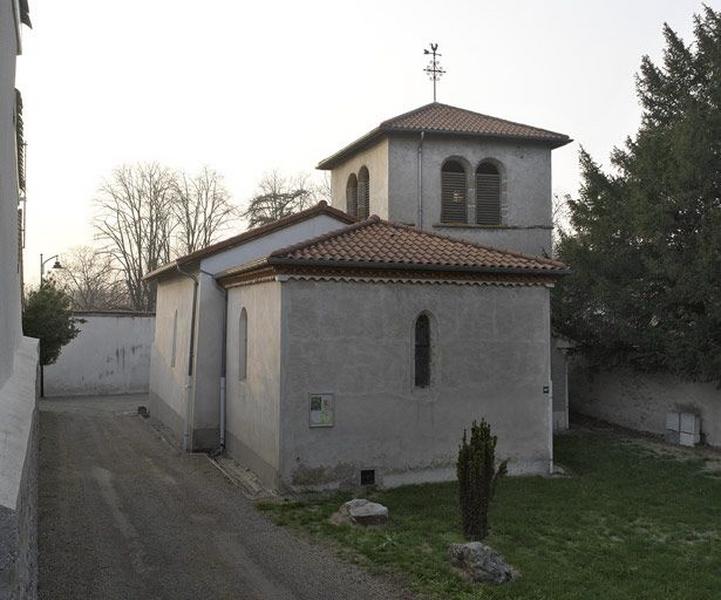 Vue d'ensemble de l'église depuis l'est.