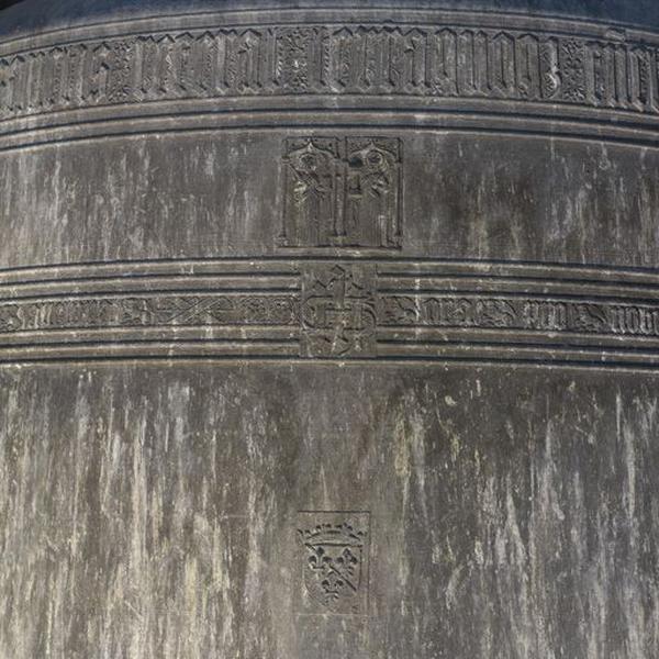 Détail : inscription, sainte Catherine et sainte Barbe, IHS, armoiries.