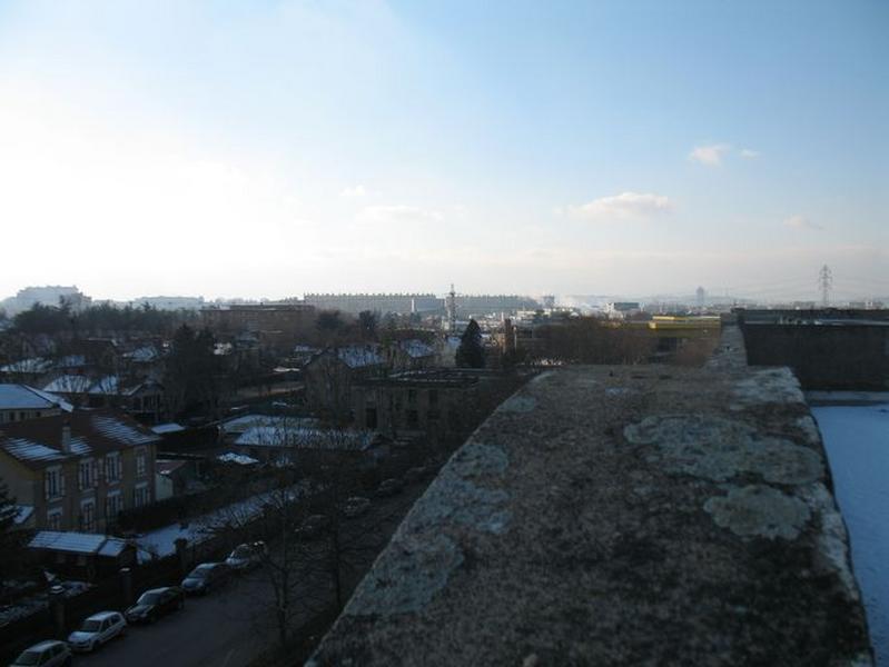 Vue est de la cité (sur le toit de l'usine)