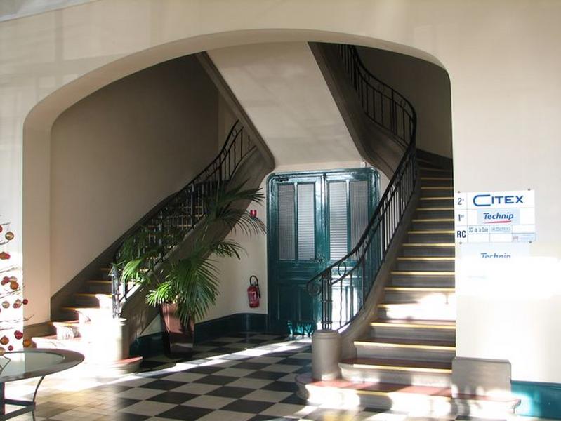 Escalier en fer à cheval des grands bureaux