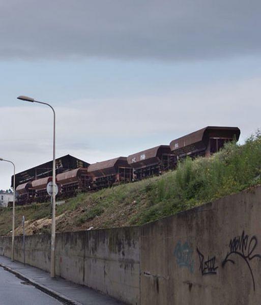 Proximité de la gare de la Mouche : détail wagonnets