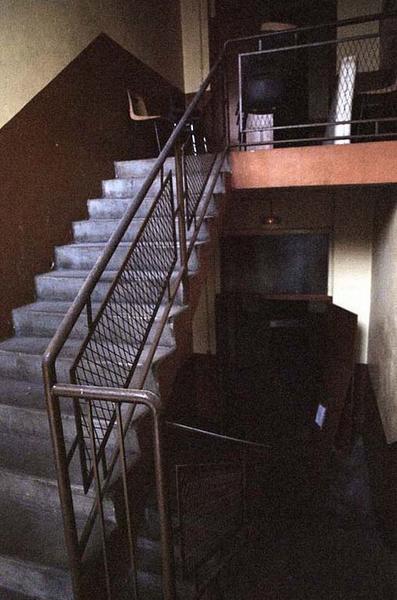 Escalier latéral est