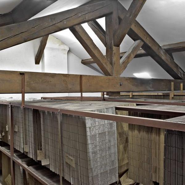 Combes de l'atelier Goutarel : détail charpente et stockage des cartons jacquard