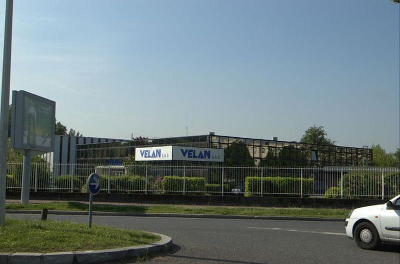 Vue générale nord avec enseigne VELAN