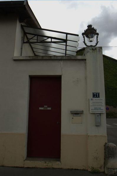 Entrée latérale porte cochaire