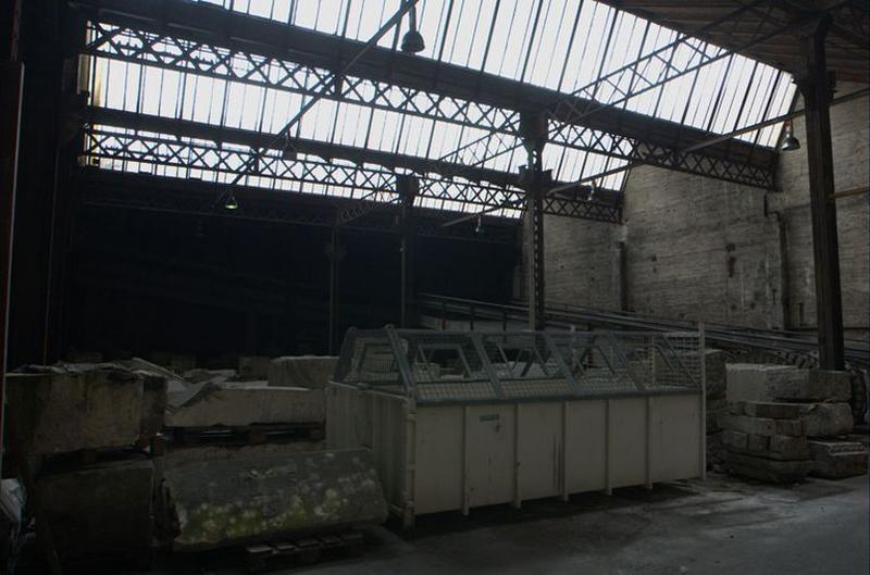 Partie latérale shed encadrant la halle centrale