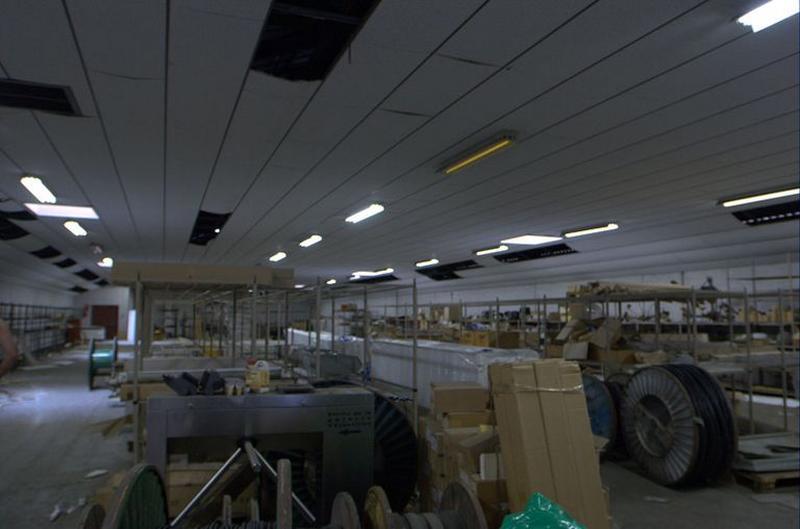 Aménagement d'un niveau de la halle en magasin