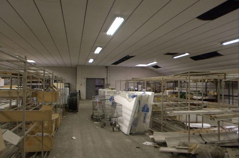 Aménagement de la halle en magasin
