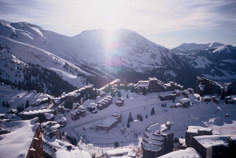 Vue aérienne du chalet dans la station