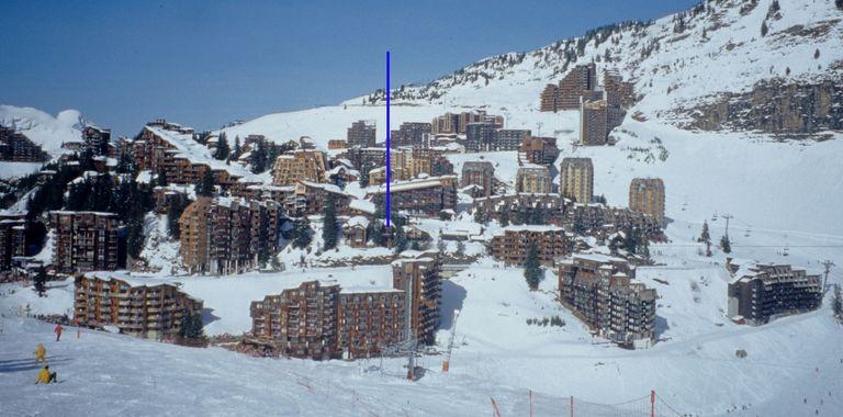 Vue d'ensemble de la station avec situation du chalet