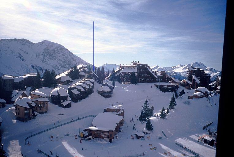 Vue d'ensemble du quartier des Dromonts avec situation du chalet Doriaz