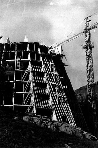 Vue du chantier de l'hôtel. Photographie 1965 (A. Office du tourisme d'Avoriaz)