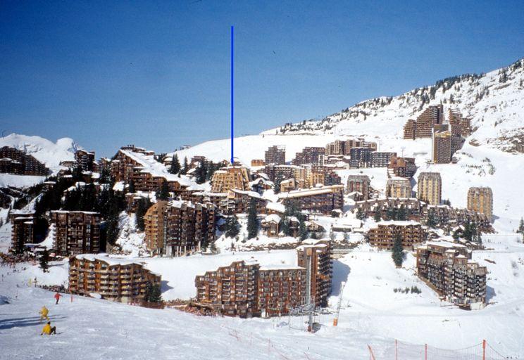 Vue d'ensemble du quartier des Dromonts depuis le sud, avec situation de l'hôtel des Dromonts