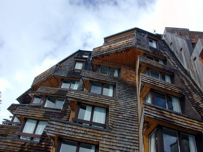 Les balcons en surplomb, façade ouest