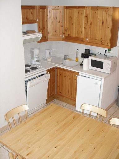 Appartement traversant sur deux niveaux, pour 6 personnes. La cuisine