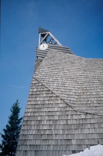 Détail du beffroi et de la couverture depuis le nord